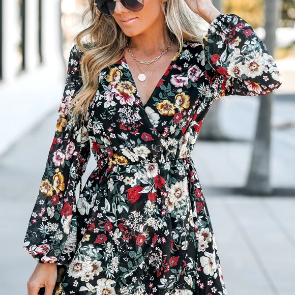 NEW CUPSHE V BECK FLORAL WRAP RUFFLE DRESS - Picture 5 of 8